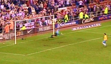 Hughes puts away his penalty to send Palace to the play-off final